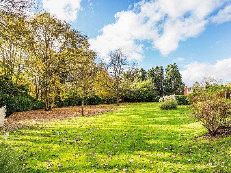 2 Bed Apartment To Rent in Reigate